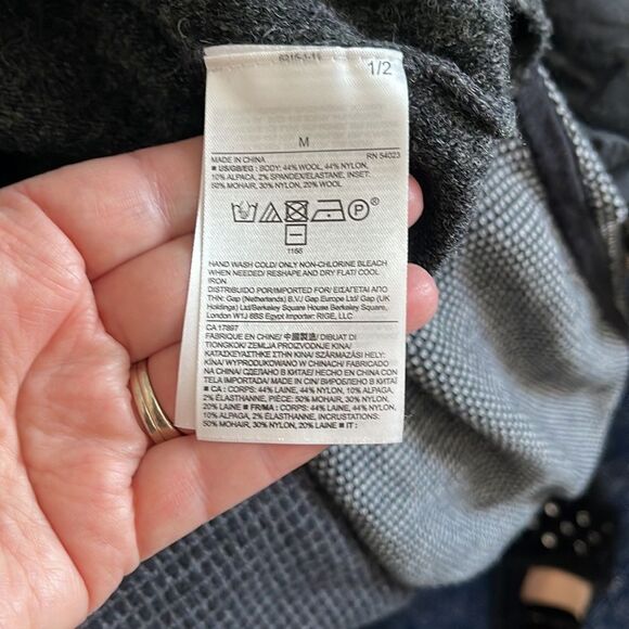 So versatile Banana Republic Wool wrap vest. - Picture 8 of 8